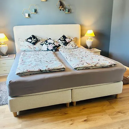 Place To - Dresden Apartment *